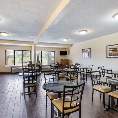 Quality Inn & Suites Lawrence - University Area Zewnętrze zdjęcie