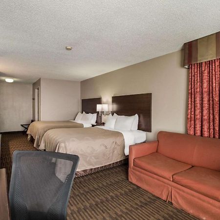 Quality Inn & Suites Lawrence - University Area Zewnętrze zdjęcie
