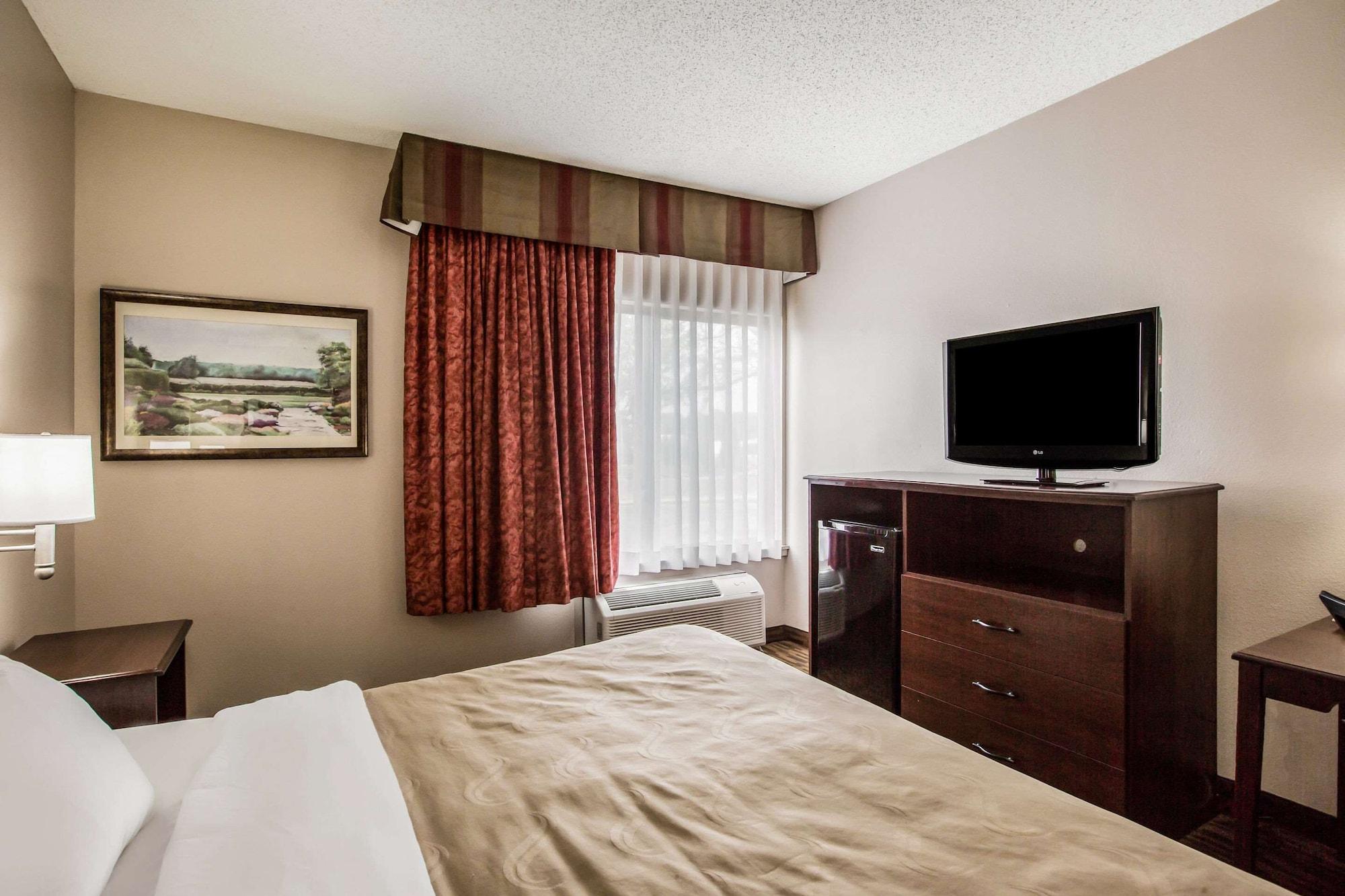 Quality Inn & Suites Lawrence - University Area Zewnętrze zdjęcie