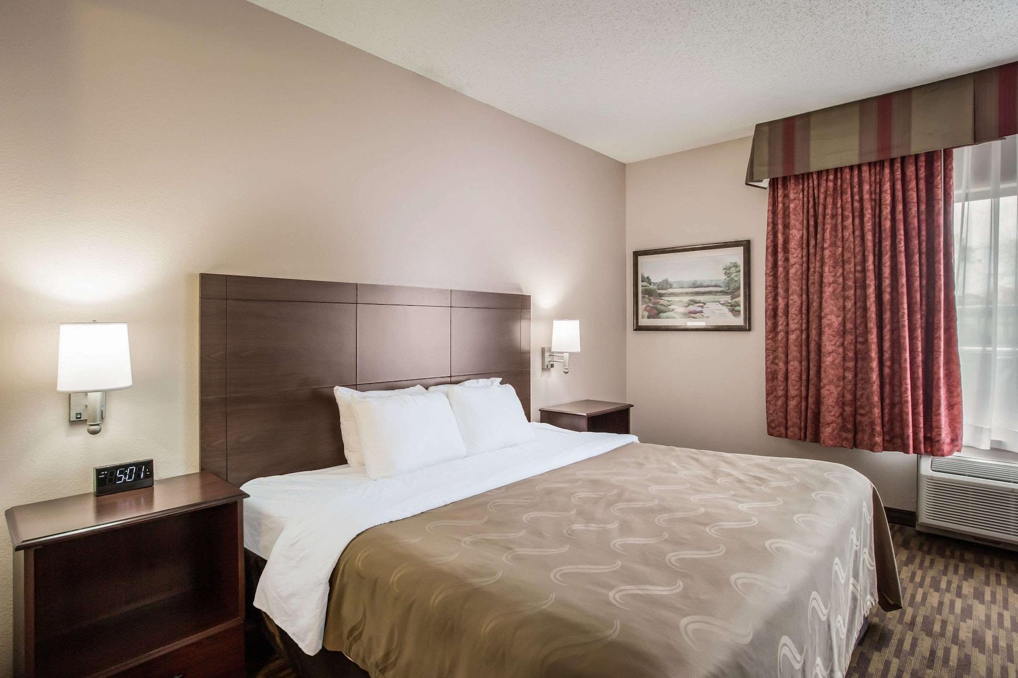 Quality Inn & Suites Lawrence - University Area Zewnętrze zdjęcie