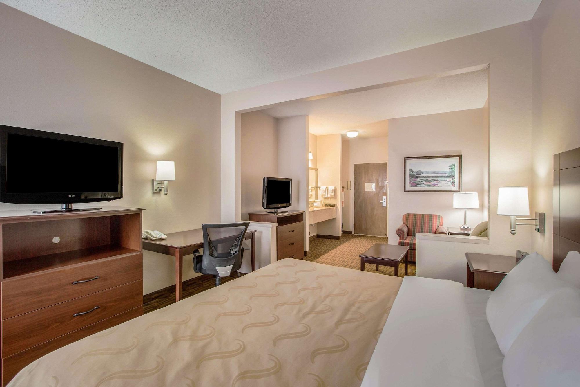 Quality Inn & Suites Lawrence - University Area Zewnętrze zdjęcie