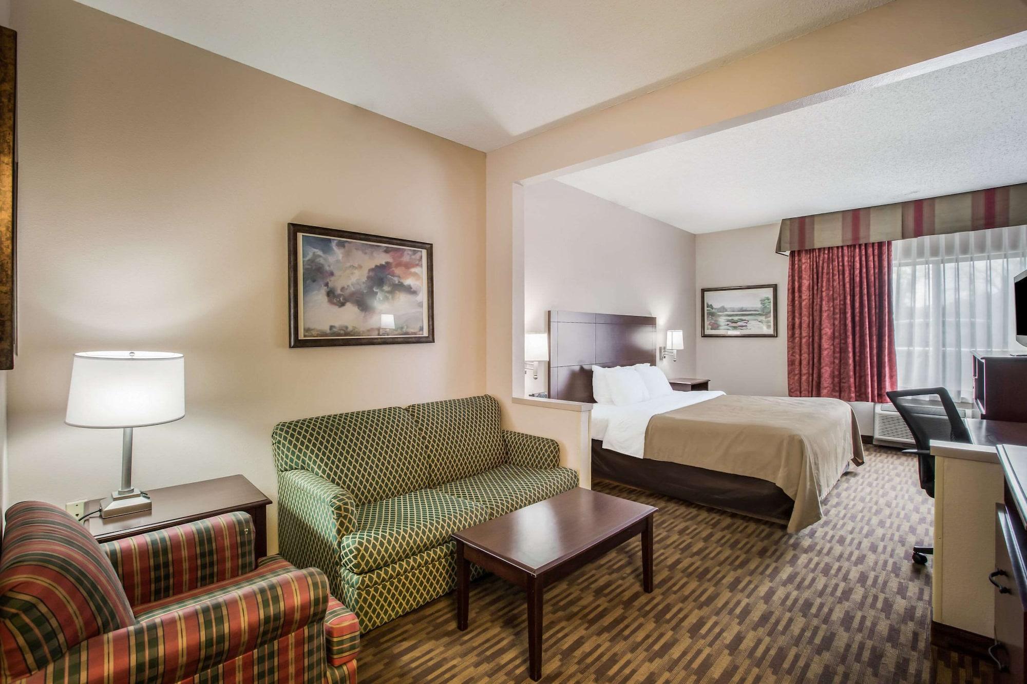 Quality Inn & Suites Lawrence - University Area Zewnętrze zdjęcie
