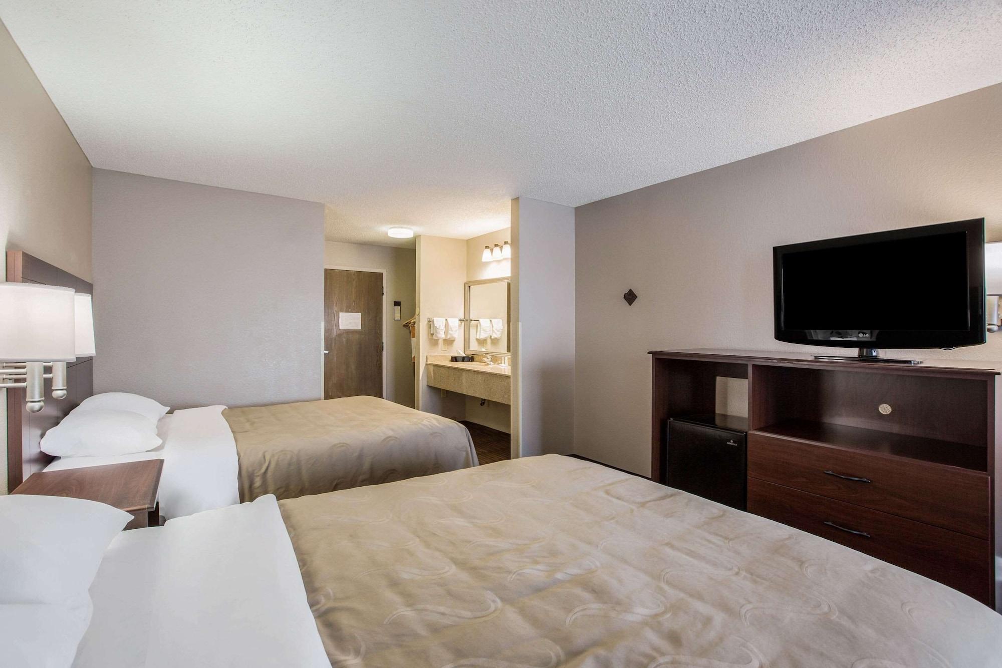 Quality Inn & Suites Lawrence - University Area Zewnętrze zdjęcie