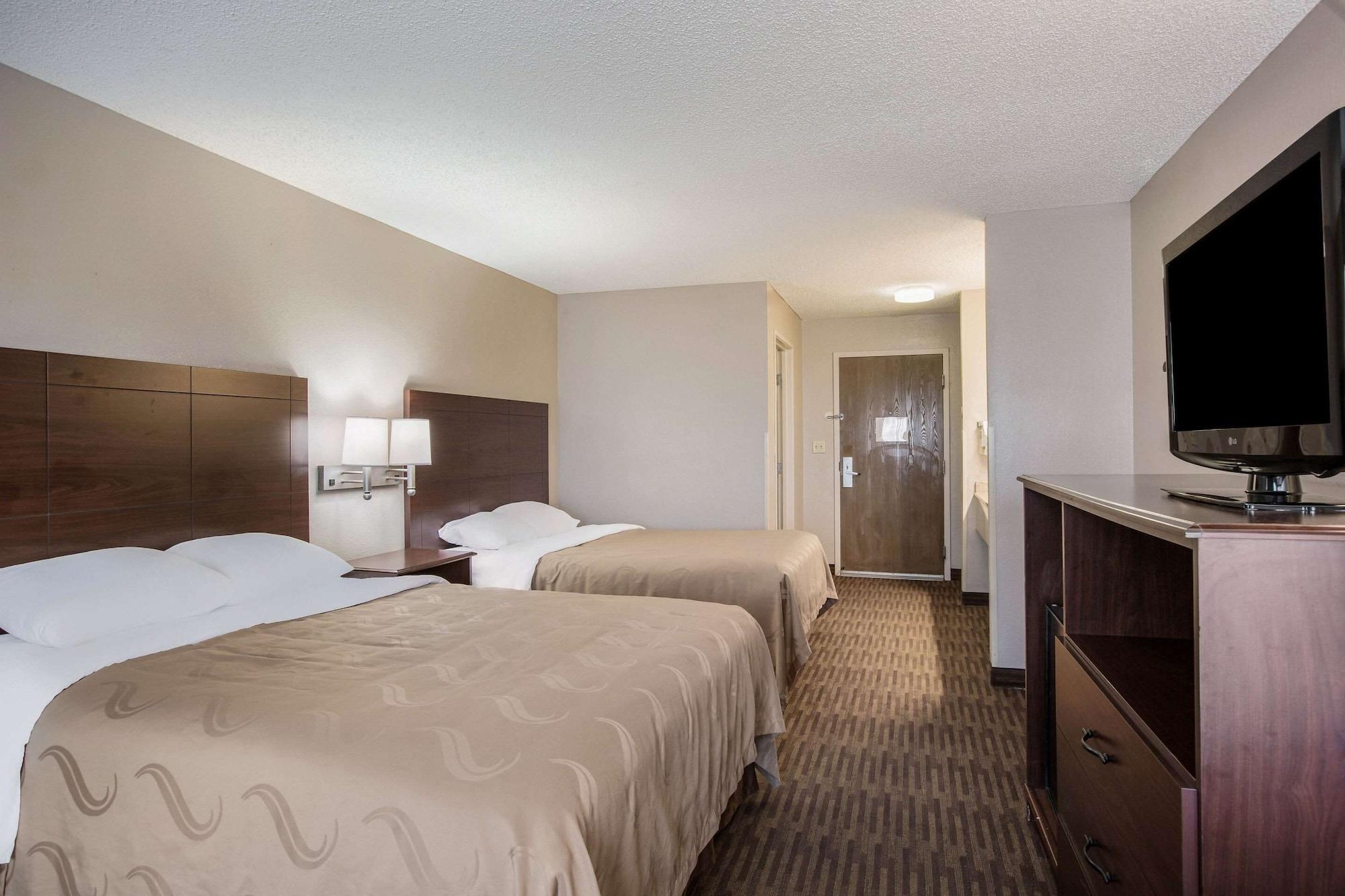 Quality Inn & Suites Lawrence - University Area Zewnętrze zdjęcie