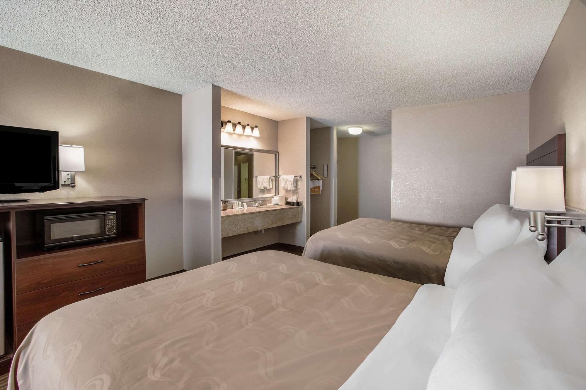 Quality Inn & Suites Lawrence - University Area Zewnętrze zdjęcie