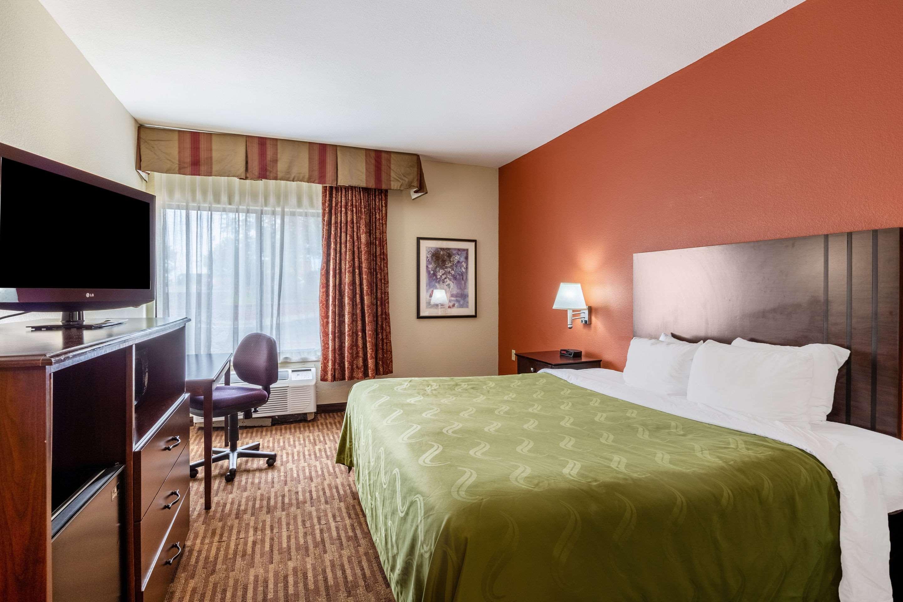 Quality Inn & Suites Lawrence - University Area Zewnętrze zdjęcie
