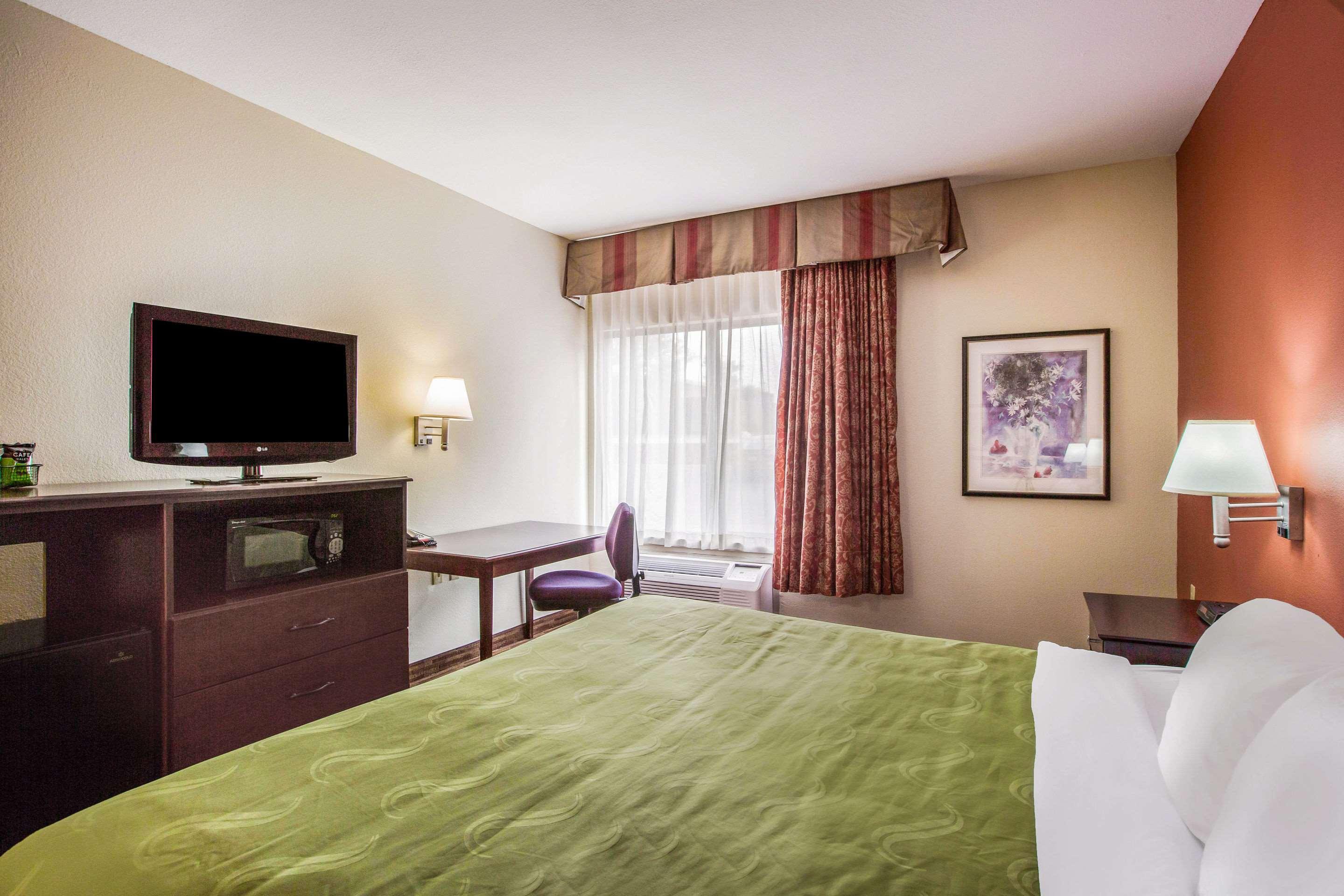 Quality Inn & Suites Lawrence - University Area Zewnętrze zdjęcie