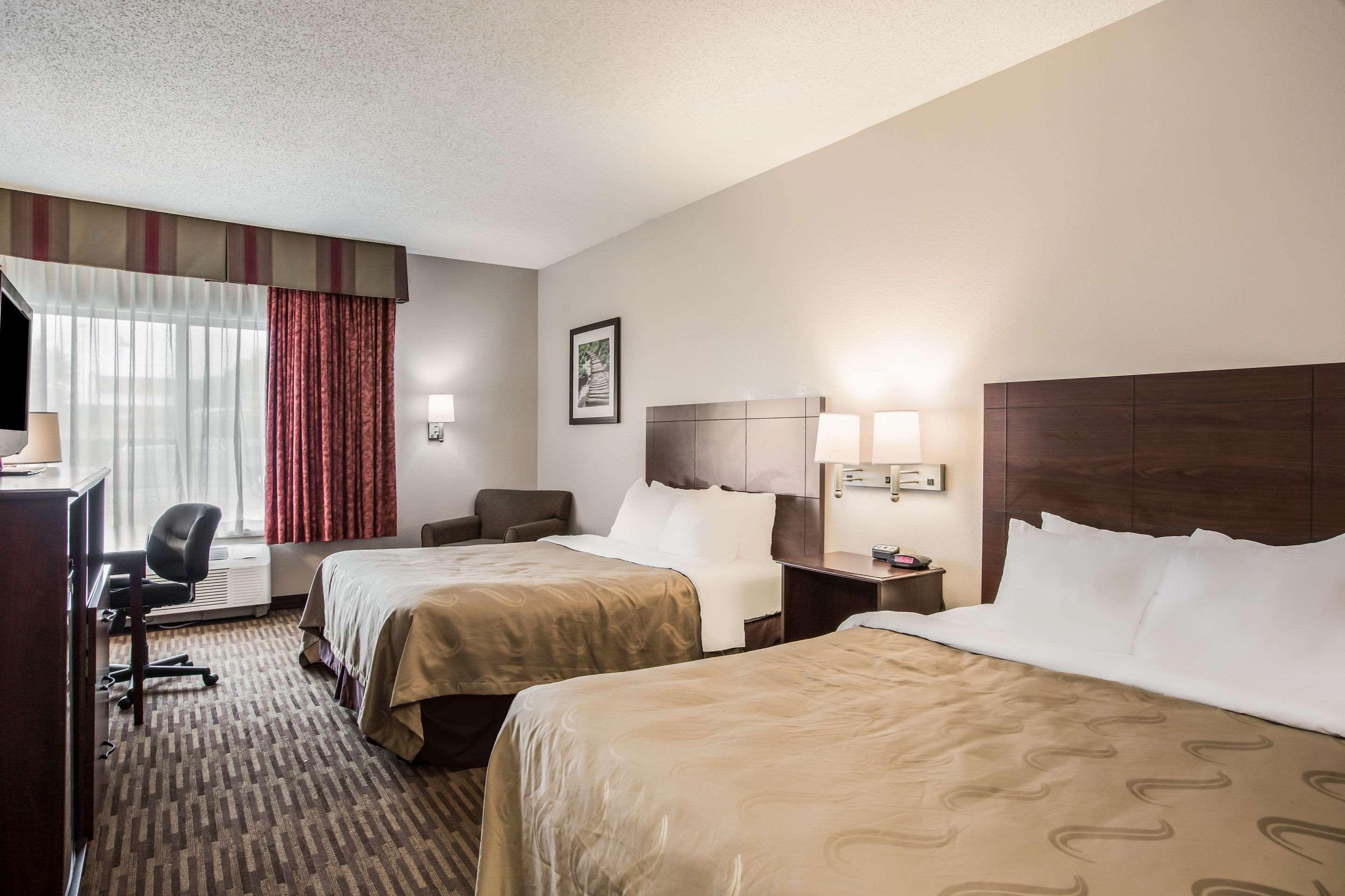 Quality Inn & Suites Lawrence - University Area Zewnętrze zdjęcie