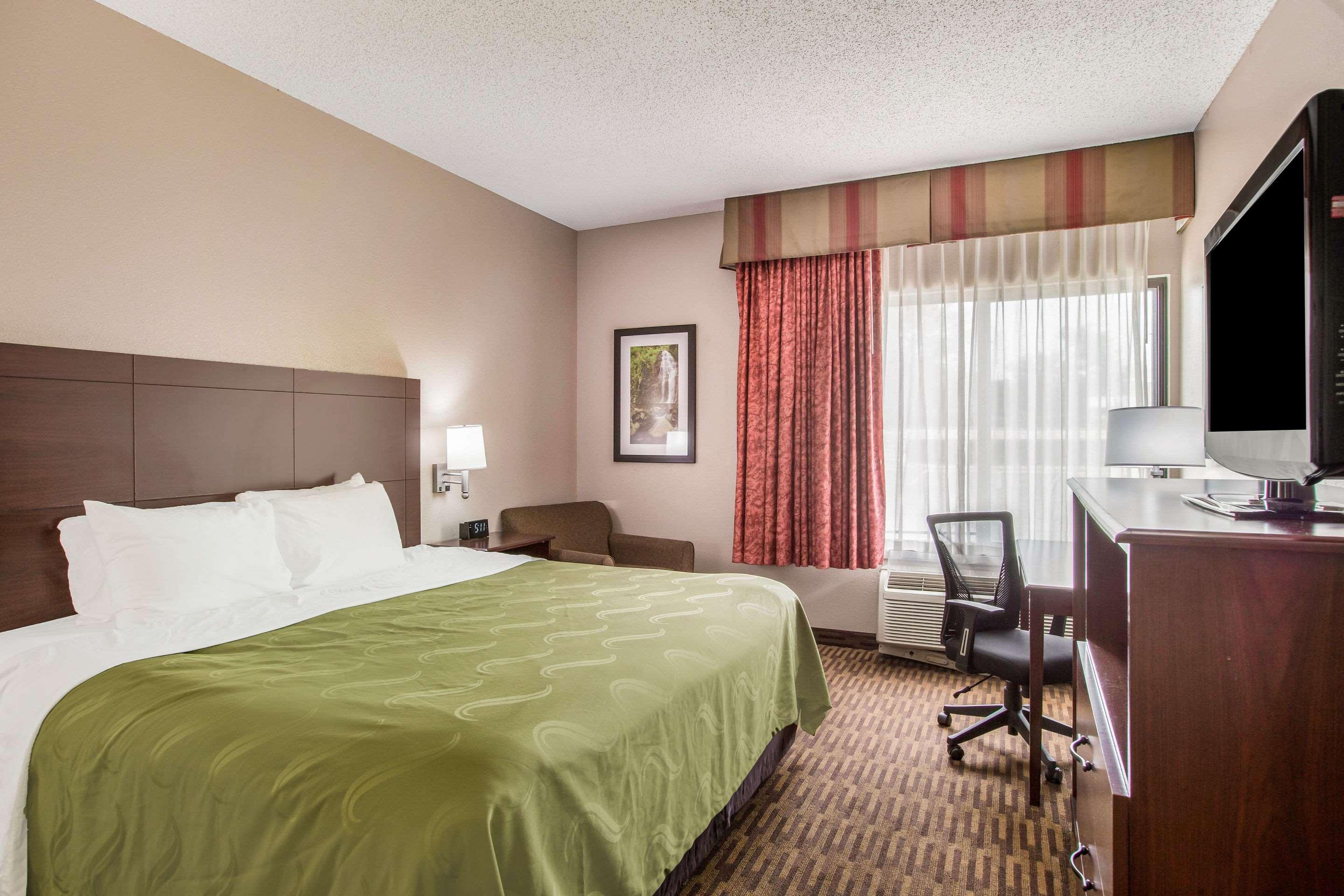 Quality Inn & Suites Lawrence - University Area Zewnętrze zdjęcie