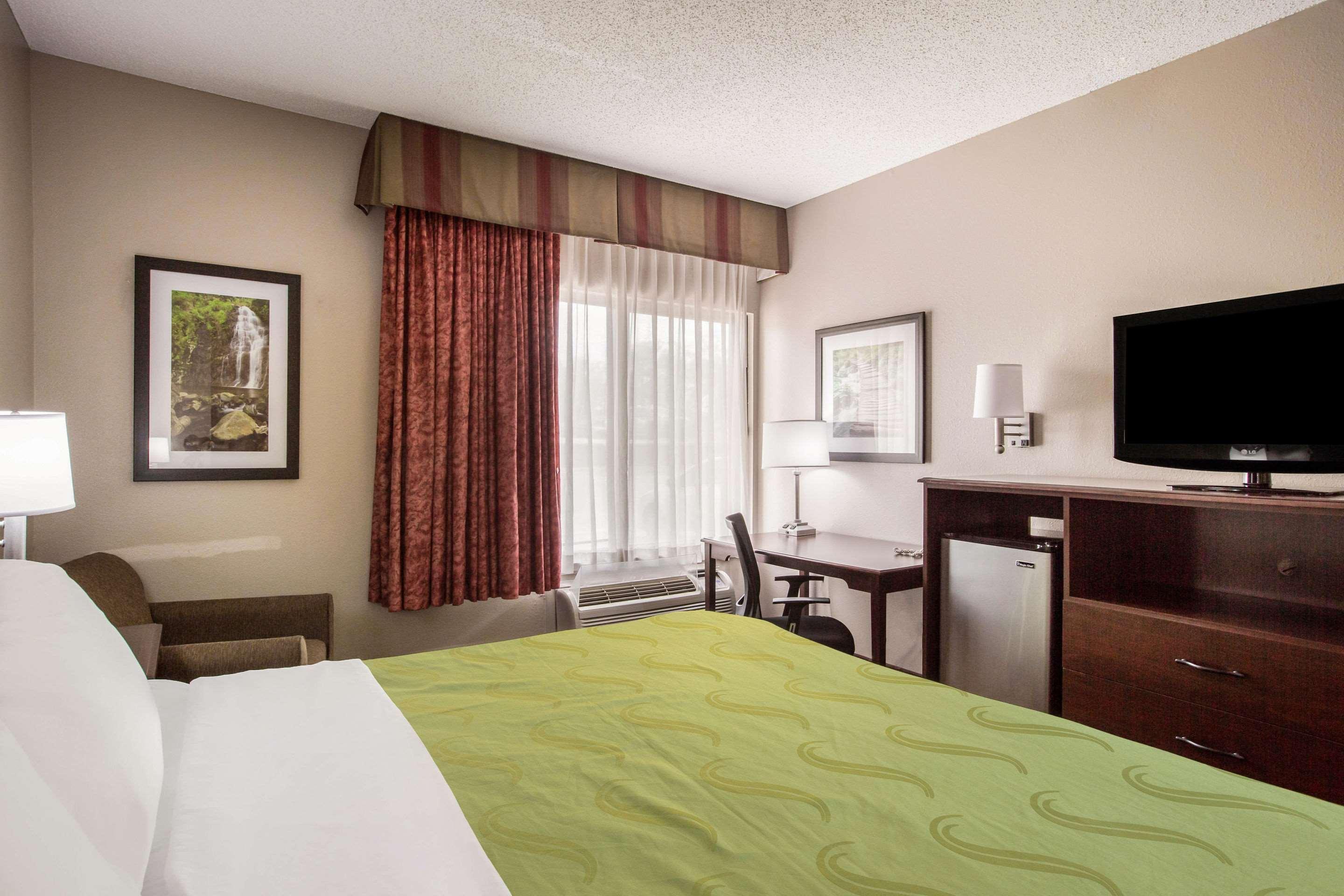Quality Inn & Suites Lawrence - University Area Zewnętrze zdjęcie