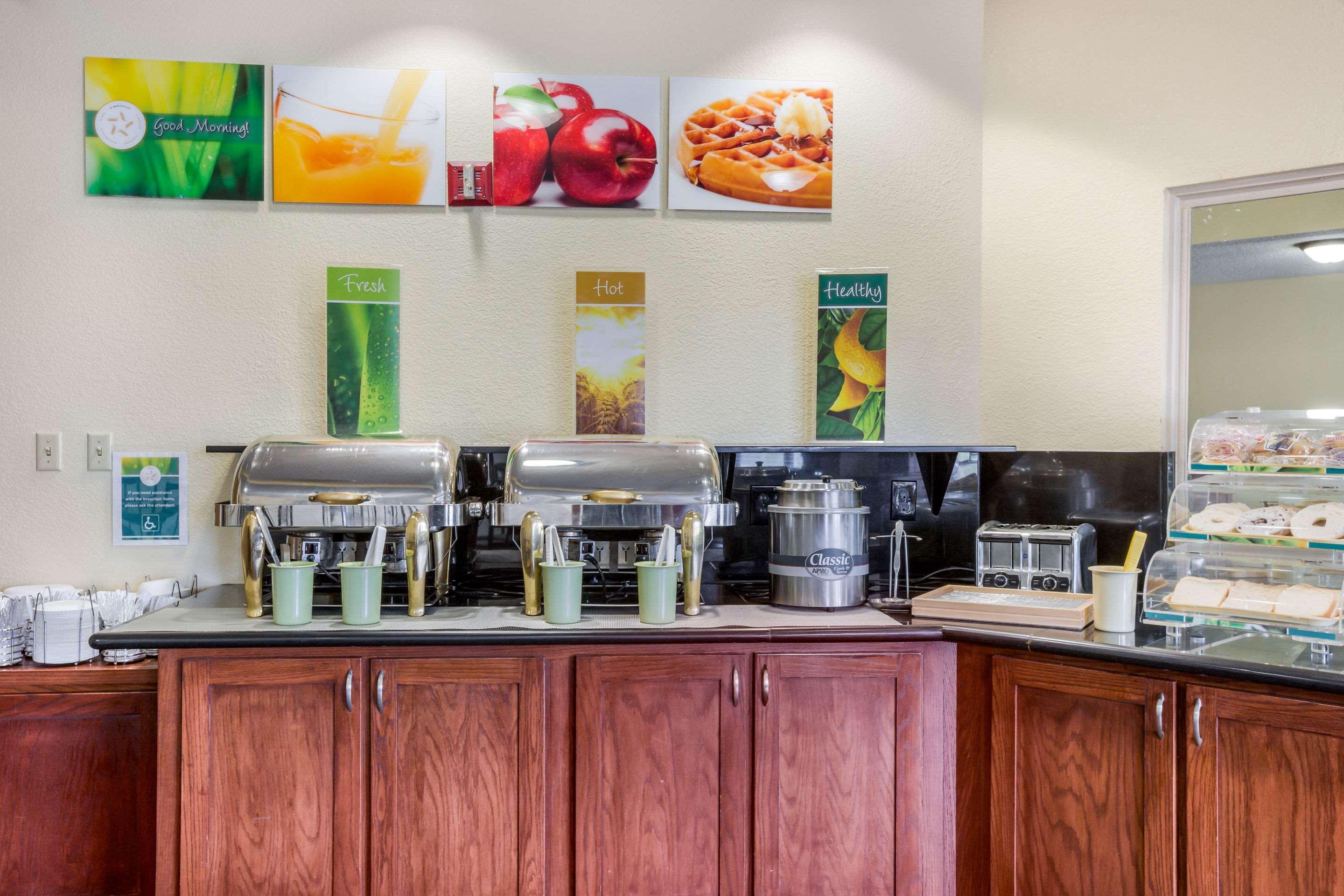 Quality Inn & Suites Lawrence - University Area Zewnętrze zdjęcie