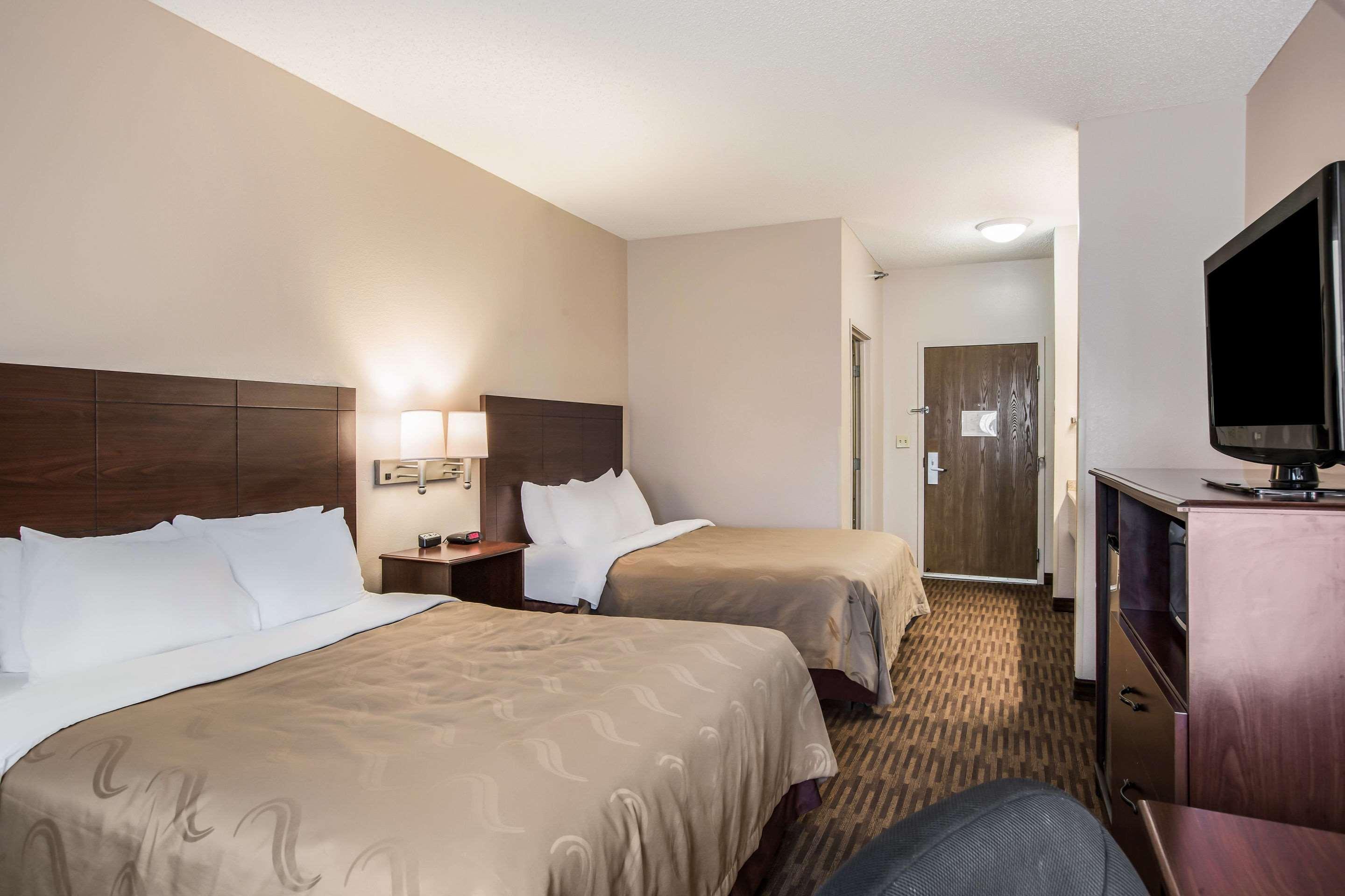 Quality Inn & Suites Lawrence - University Area Zewnętrze zdjęcie