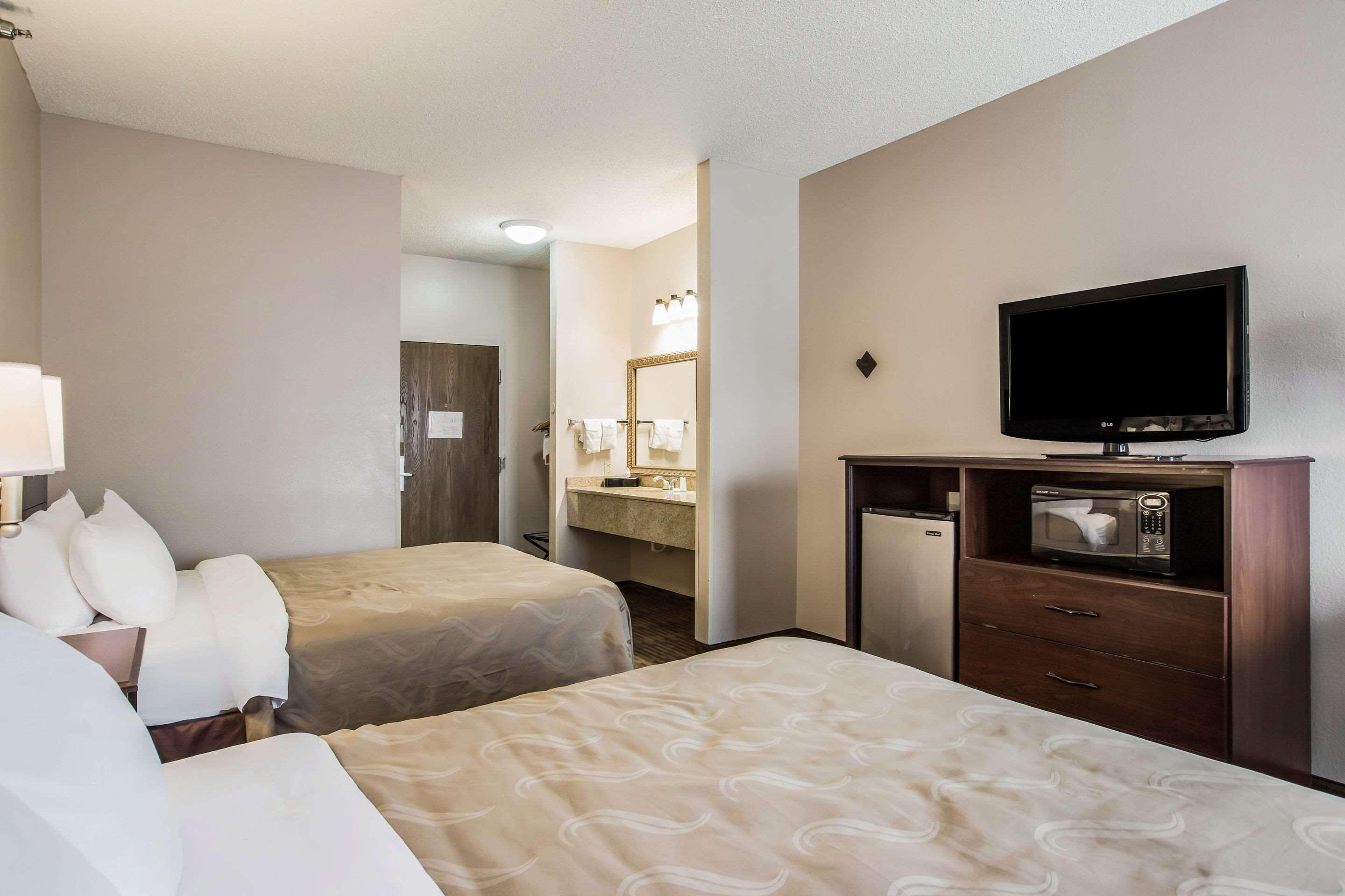 Quality Inn & Suites Lawrence - University Area Zewnętrze zdjęcie