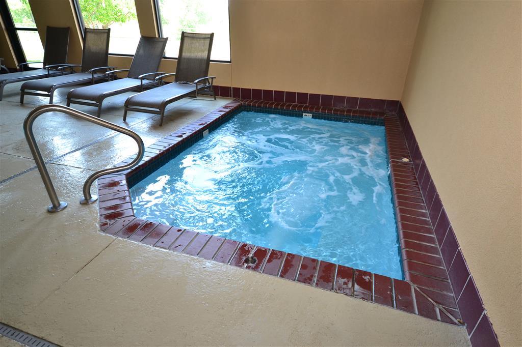 Quality Inn & Suites Lawrence - University Area Zewnętrze zdjęcie