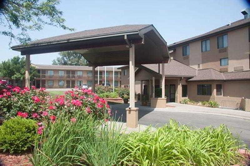 Quality Inn & Suites Lawrence - University Area Zewnętrze zdjęcie