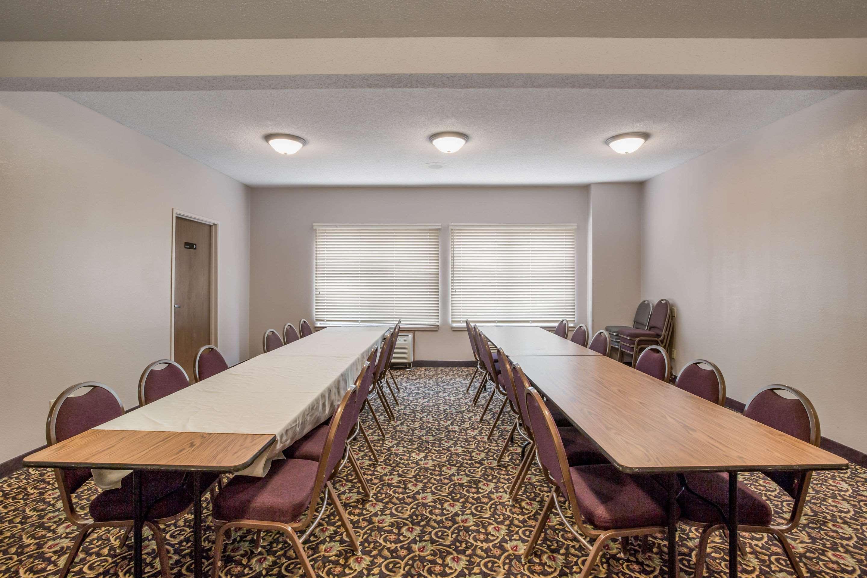 Quality Inn & Suites Lawrence - University Area Zewnętrze zdjęcie
