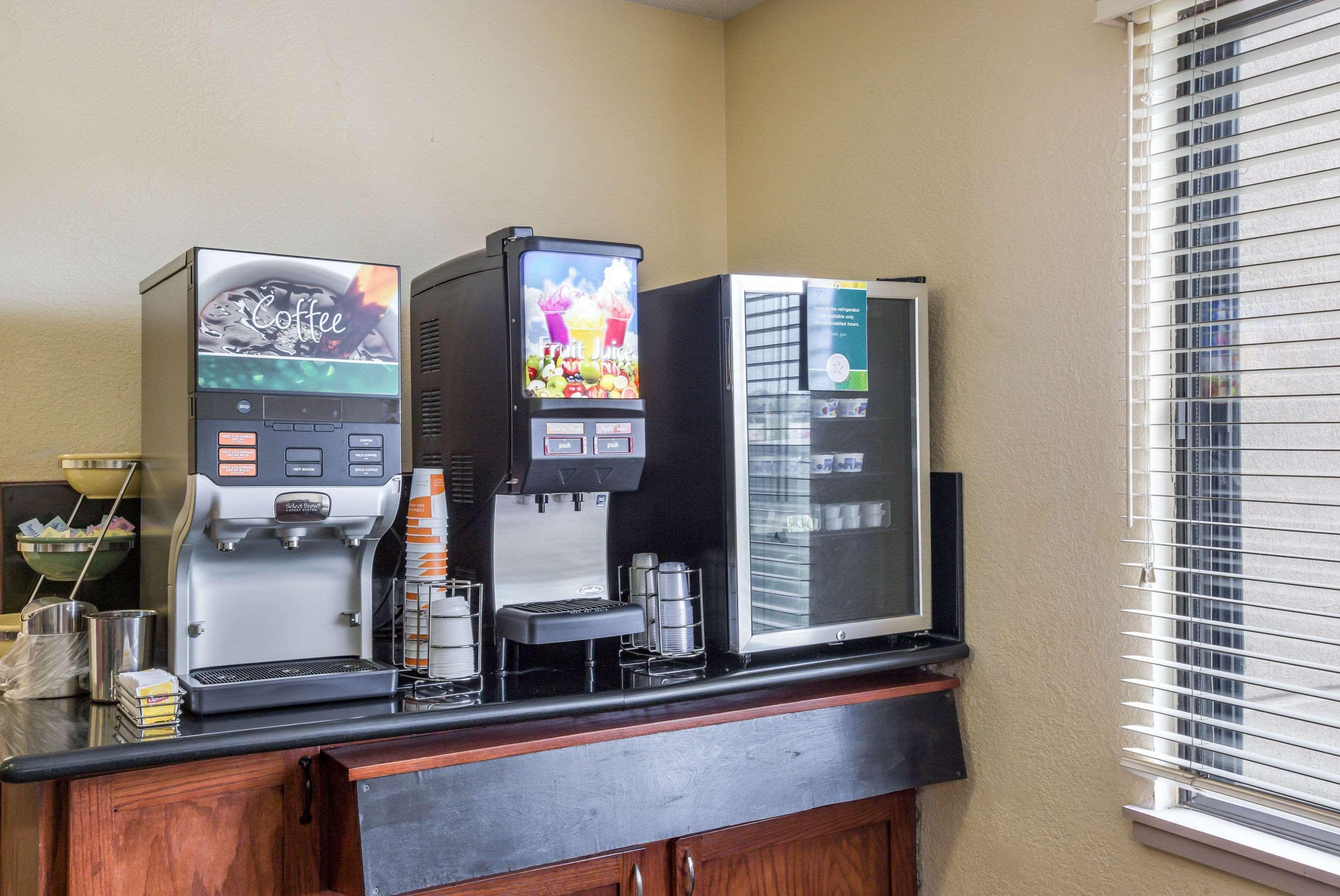 Quality Inn & Suites Lawrence - University Area Zewnętrze zdjęcie