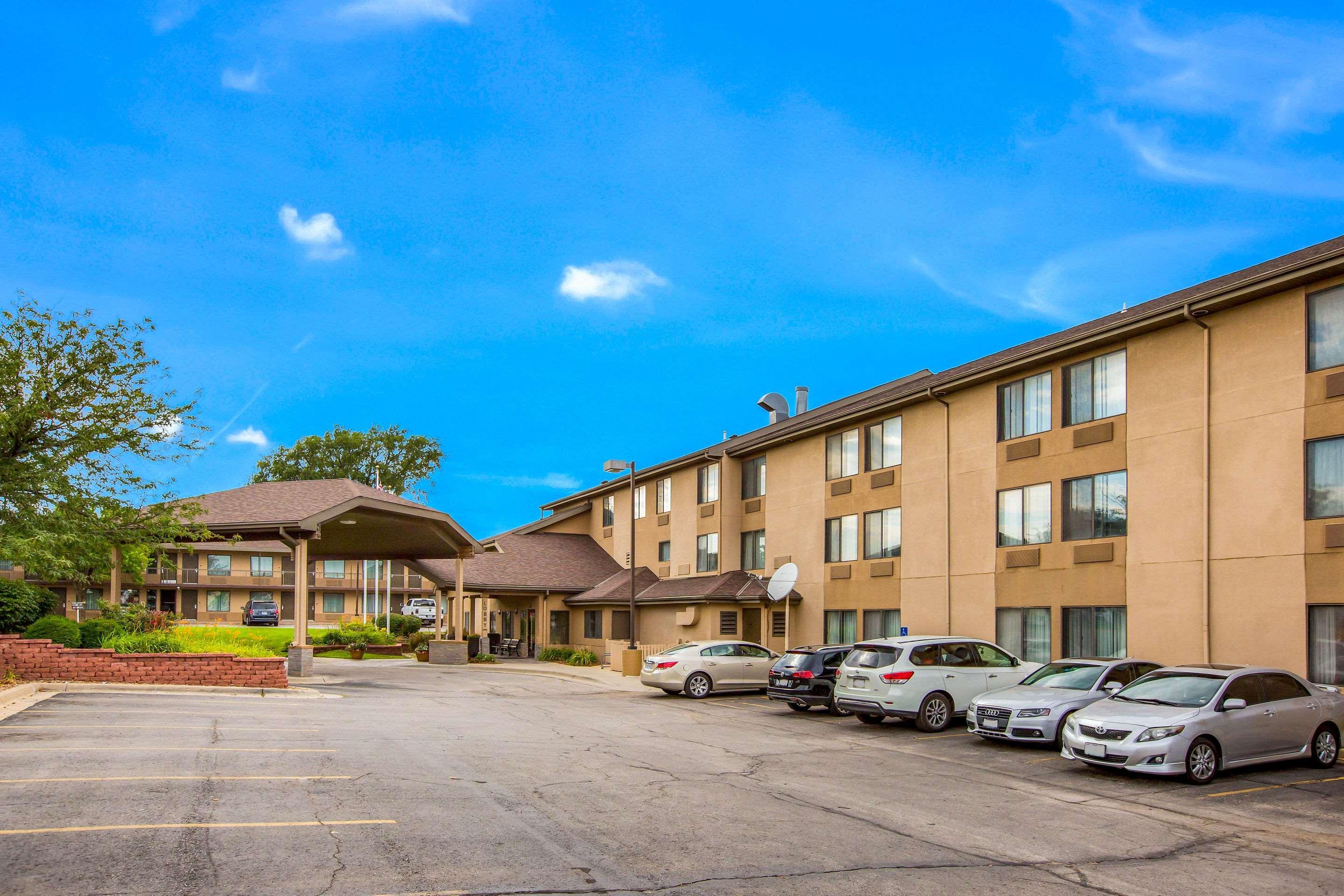Quality Inn & Suites Lawrence - University Area Zewnętrze zdjęcie
