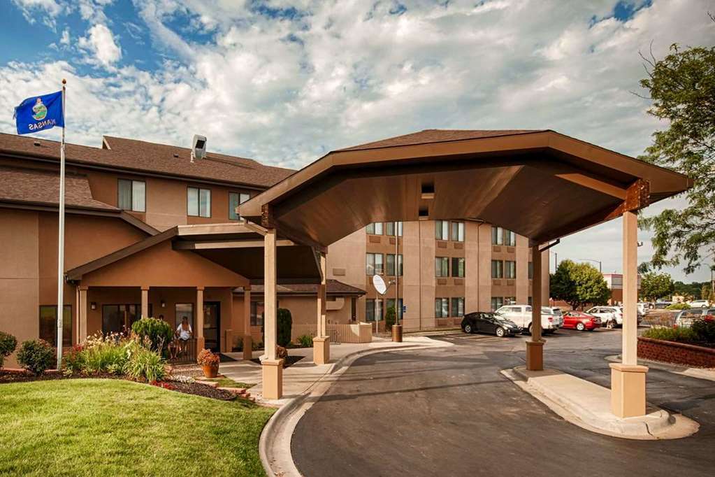 Quality Inn & Suites Lawrence - University Area Zewnętrze zdjęcie