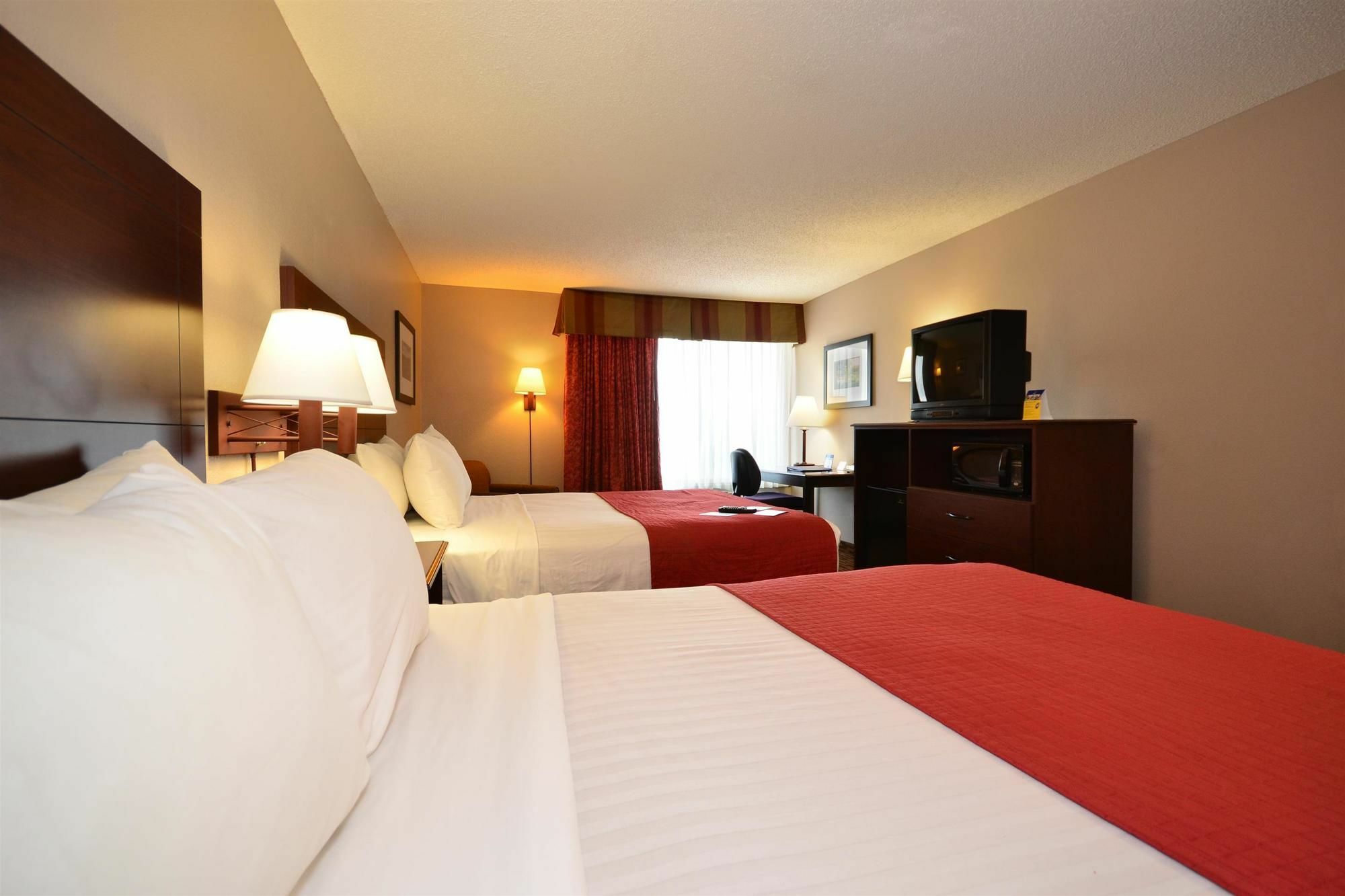 Quality Inn & Suites Lawrence - University Area Zewnętrze zdjęcie