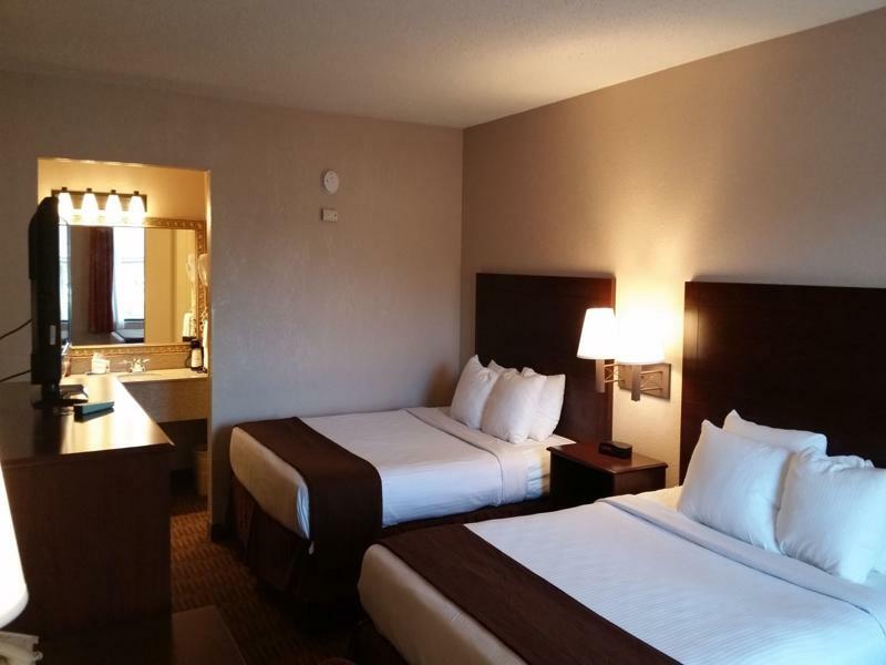 Quality Inn & Suites Lawrence - University Area Zewnętrze zdjęcie