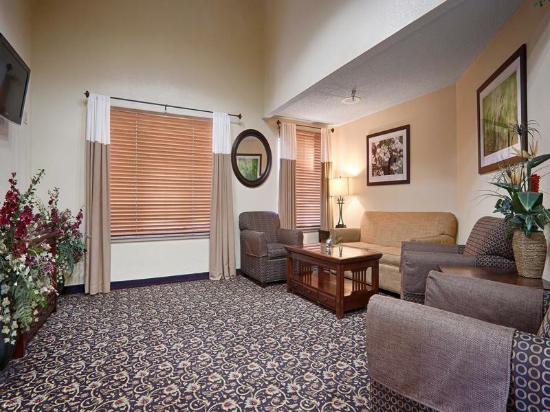 Quality Inn & Suites Lawrence - University Area Zewnętrze zdjęcie