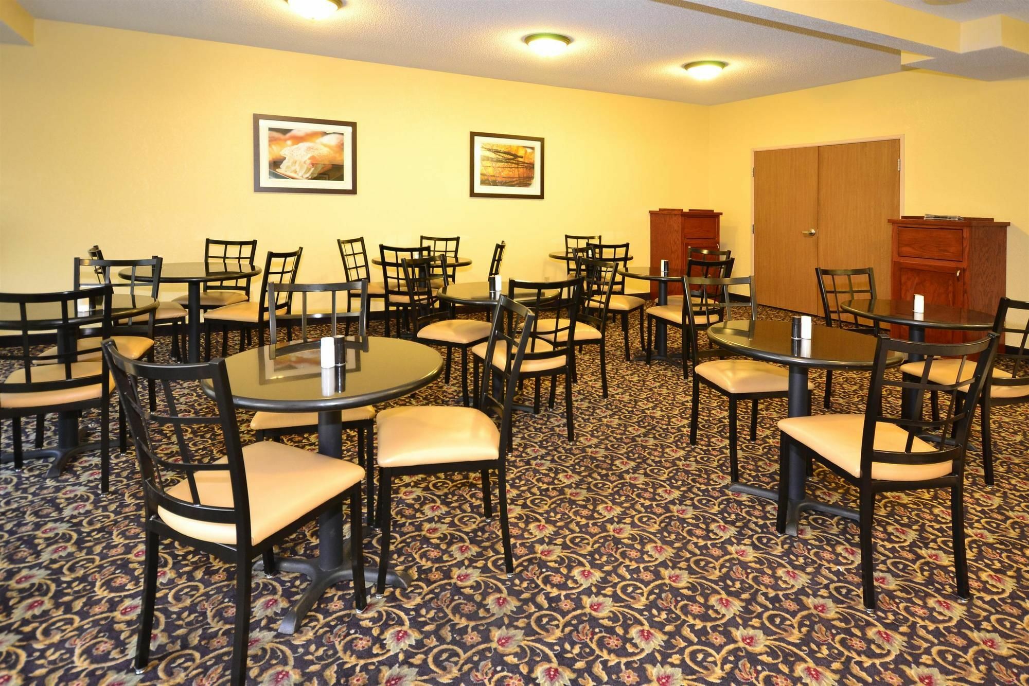 Quality Inn & Suites Lawrence - University Area Zewnętrze zdjęcie