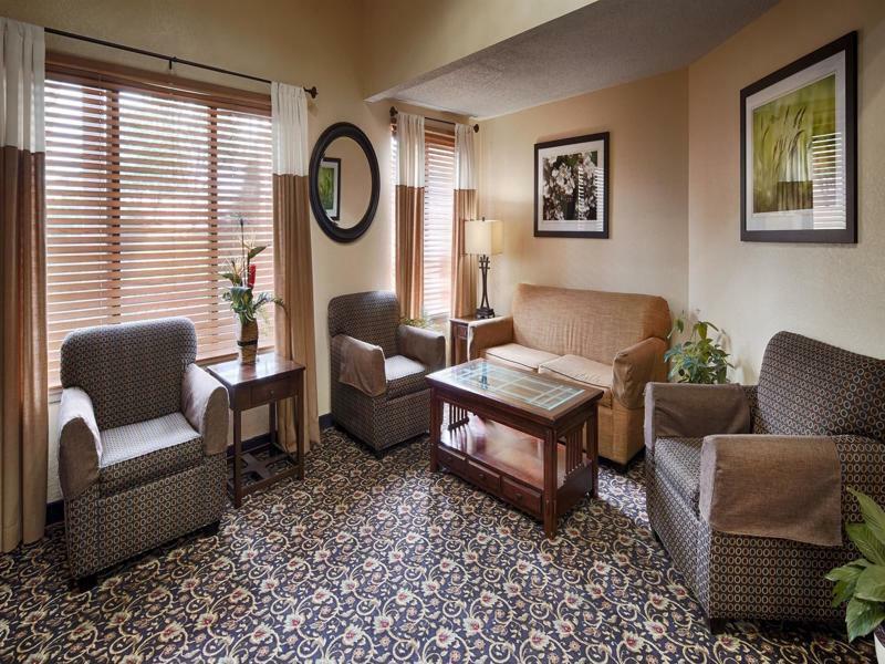 Quality Inn & Suites Lawrence - University Area Zewnętrze zdjęcie