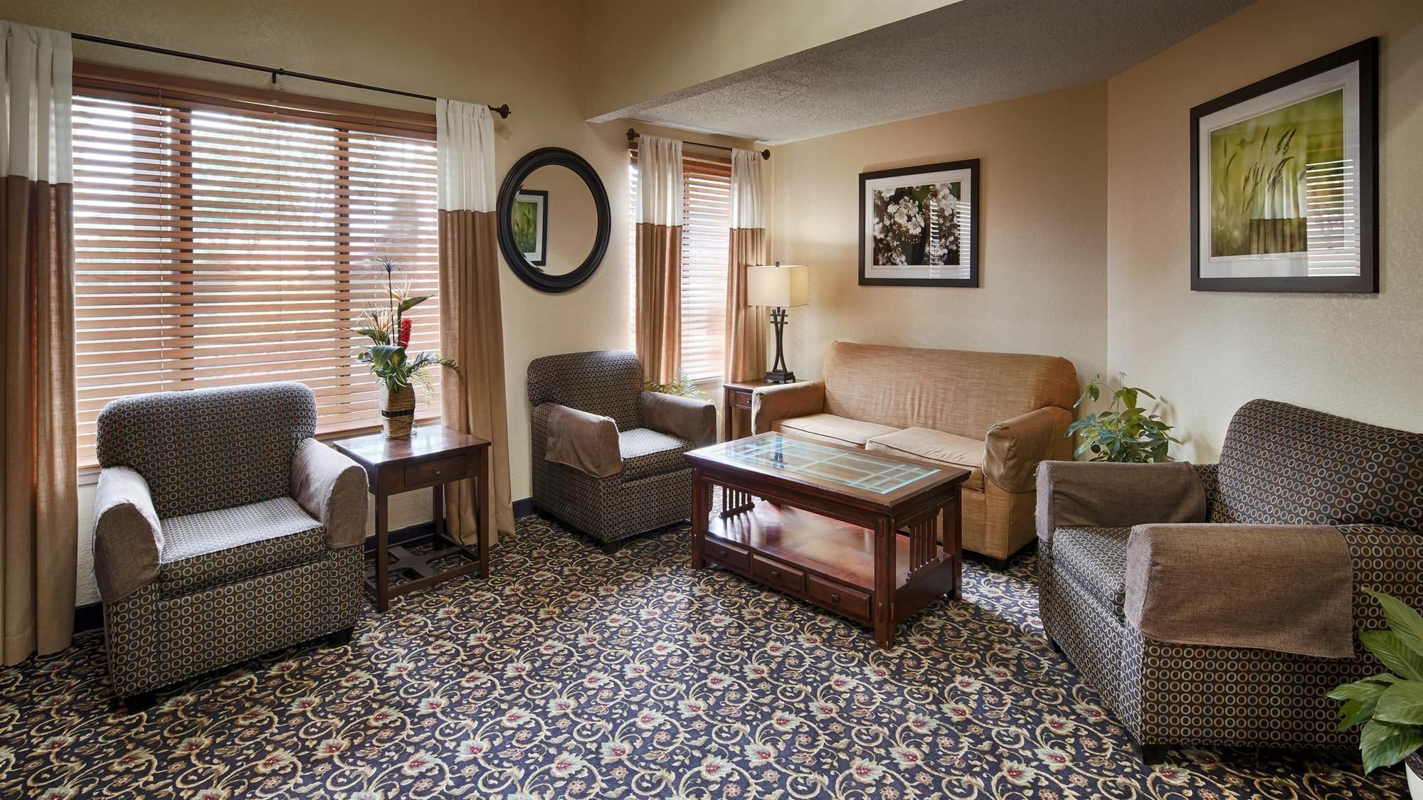 Quality Inn & Suites Lawrence - University Area Zewnętrze zdjęcie