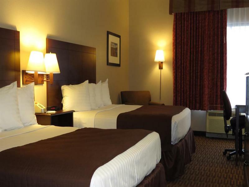 Quality Inn & Suites Lawrence - University Area Zewnętrze zdjęcie