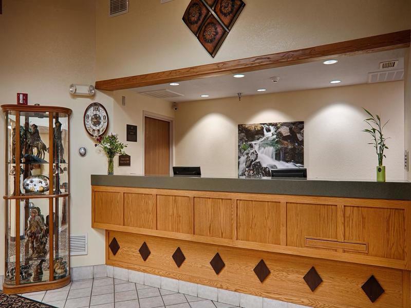 Quality Inn & Suites Lawrence - University Area Zewnętrze zdjęcie
