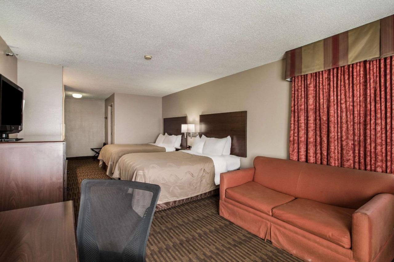 Quality Inn & Suites Lawrence - University Area Zewnętrze zdjęcie